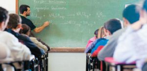 Professor acusado injustamente de pedofilia ganha ação contra escola