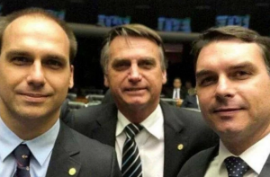 TSE determina remoção de posts de filhos de Bolsonaro sobre Lula