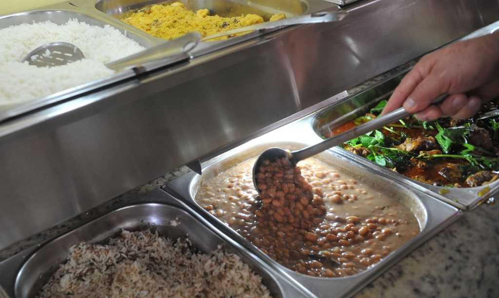 Desembargadores do TRT-5 acolheram recurso para condenar fábrica a pagar auxílio-alimentação no período de experiência