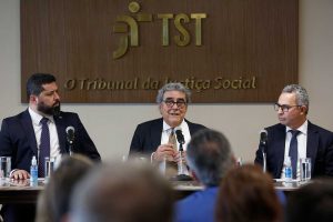 Petrobras e Correios firmam acordo com o TST para reduzir litígios