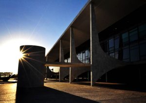 Decreto que reduz diárias de servidor em missões é ilegal, diz juiz