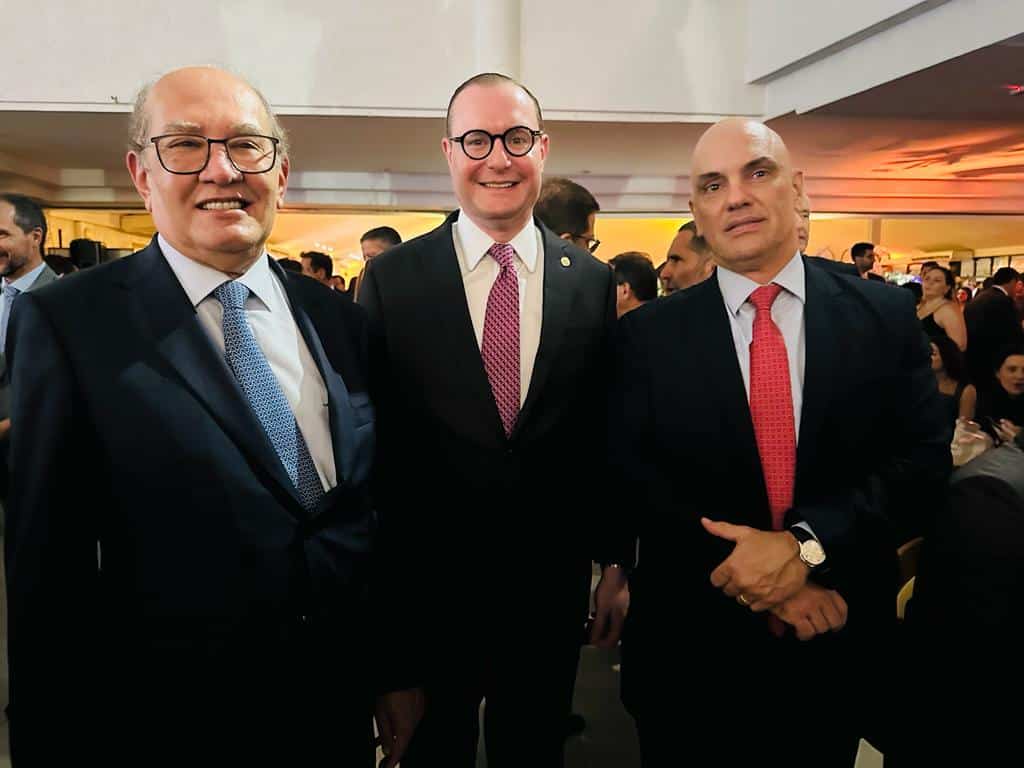 Gilmar Mendes, Cristiano Zanin e Alexandre de Moraes no jantar da ANPR em homenagem à posse do PGR