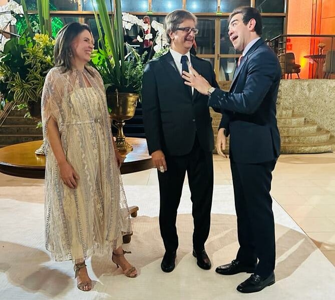 Paulo Gonet e sua mulher, Flávia, ao lado do presidente do TCU, ministro Bruno Dantas