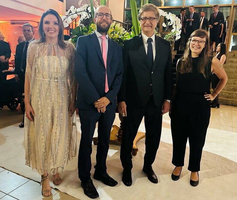 Os jornalistas Aguirre Talento e Natalia Portinari, do UOL, na festa em homenagem à posse do novo PGR