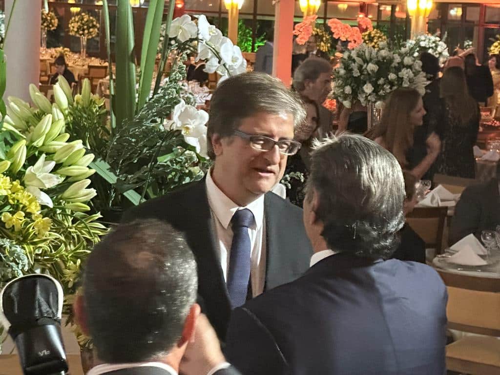 Paulo Gonet recebe os cumprimentos do ministro Luiz Fux