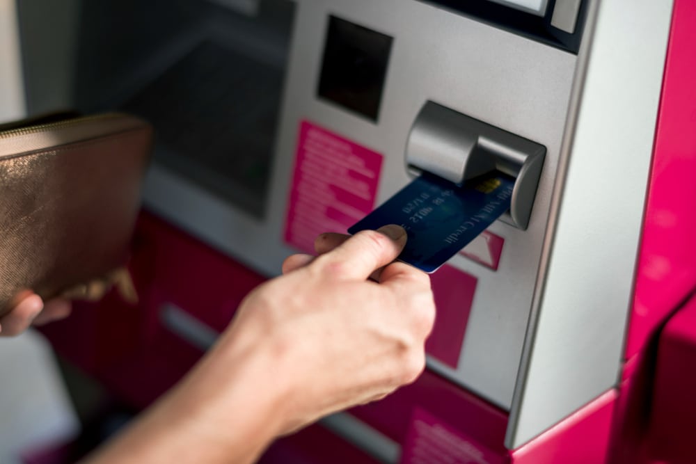 Caixa eletrônico, banco, conta bancária, cartão, saque