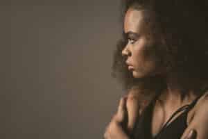 mulher negra, racismo, cabelo, indenização