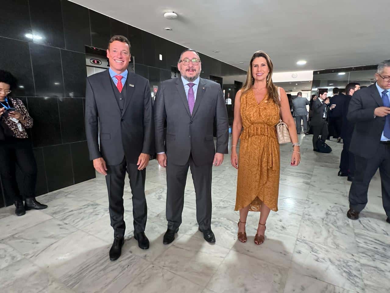 Fernando José da Costa, diretor da escola de direito da Faap; Thiago Massad, presidente da Apamagis; Laura Almeida, diretora do Fórum João Mendes de SP