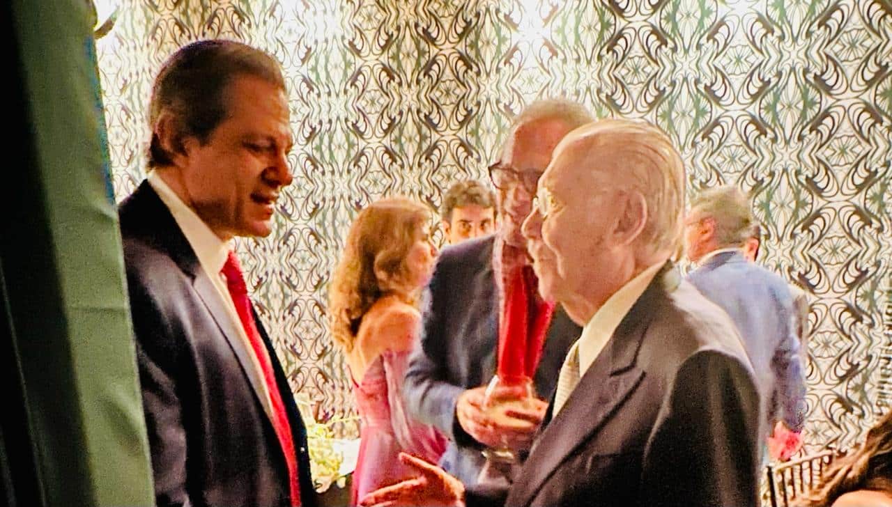 Fernando Haddad cumprimenta José Sarney