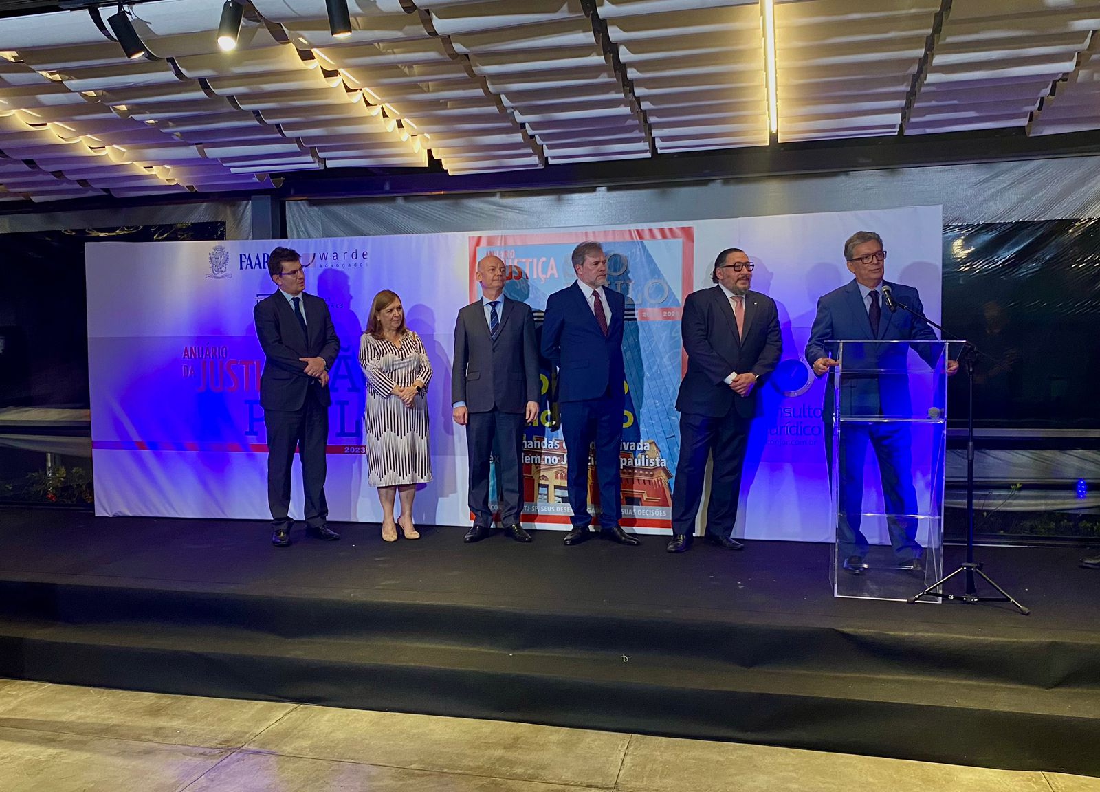 Fábio Prieto discursa no lançamento do Anuário