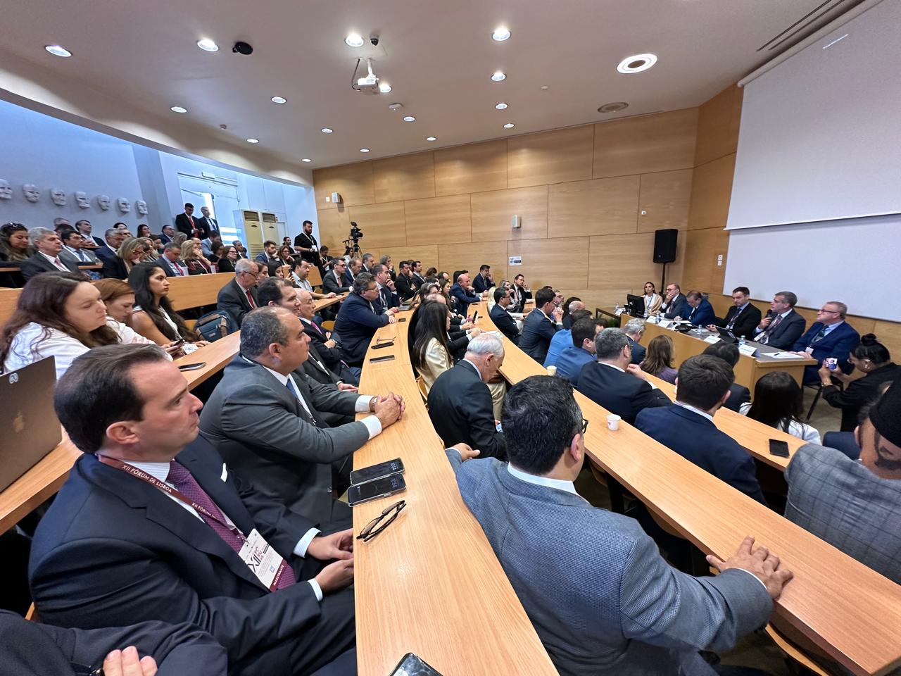 Painel sobre criminalidade transnacional e virtual reúne ministros do STJ, desembargadores, procuradora e advogada