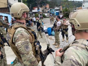 Policiamento é intensificado em Guarujá após delegado da PF ser baleado e soldado da Rota, morto