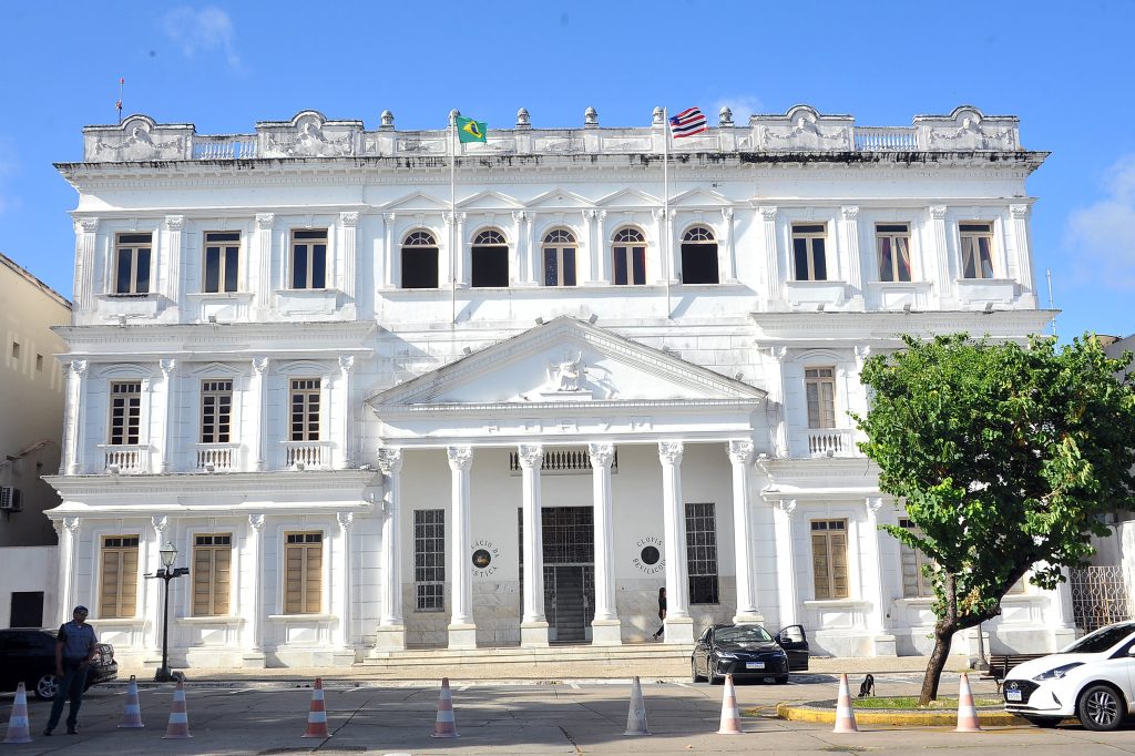 Ao decidir, o desembargador dissertou sobre a “epidemia de princípios” que assola o Judiciário brasileiro, mas fez uma defesa da aplicação do princípio da jurisdição equivalente