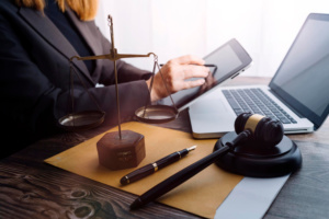 Relatório, laudo, perícia, escritório de advocacia