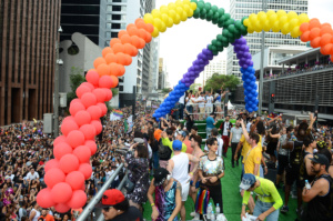 Público lota Avenida Paulista na Parada LGBT+ São Paulo