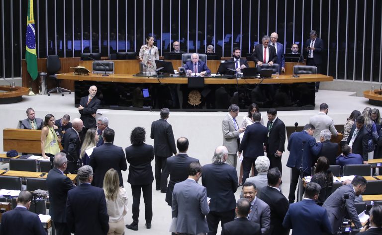 Deputados federais durante sessão na Câmara dos Deputados