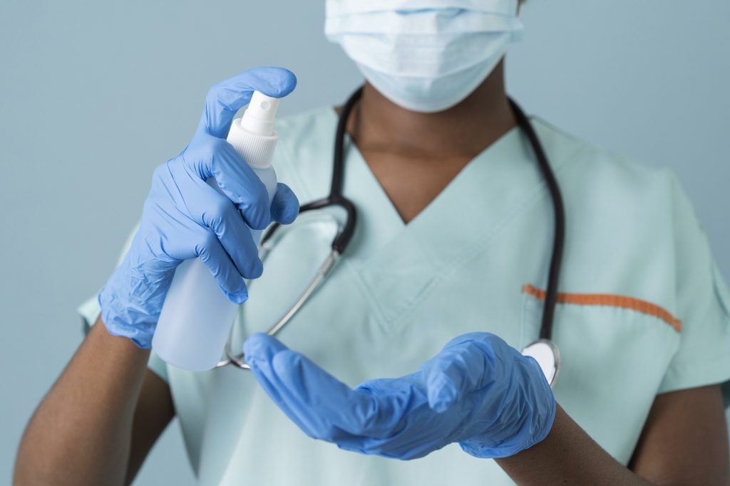 médica / enfermeira COVID-19