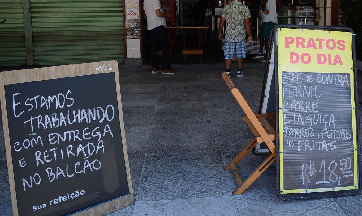 O aviário, o bar e o município que esqueceu de legislar