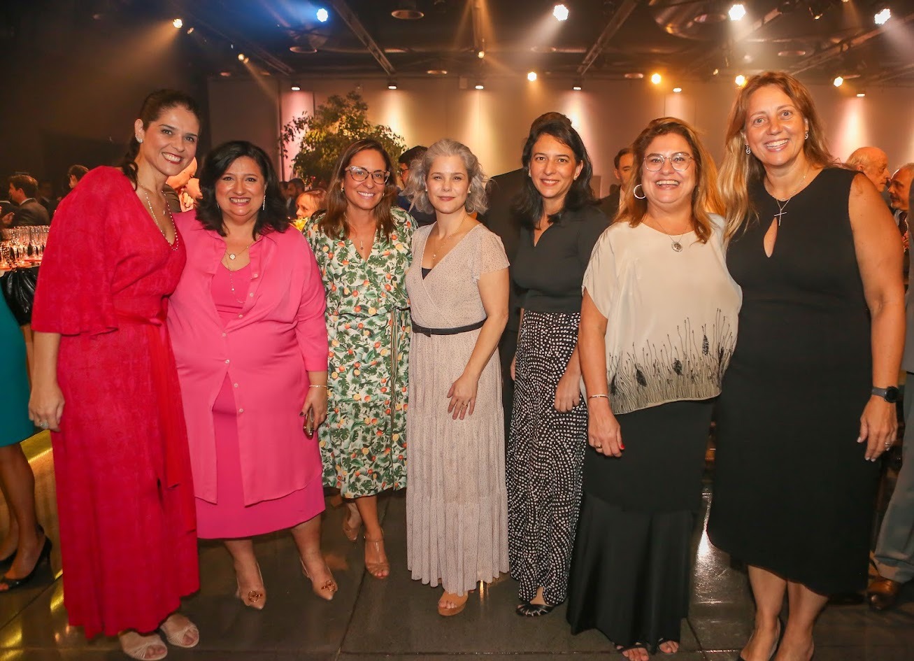 Patrícia Vanzolini (centro) com sócias do Cesa