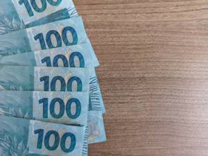 notas de 100 reais