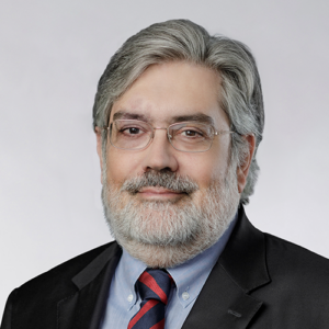 O advogado José Orlando Lobo possui uma das mais importantes coleções de cadeiras do país