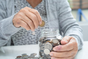 Magistrado entendeu que associação não demonstrou que os descontos realizados em benefício de aposentada eram lícitos