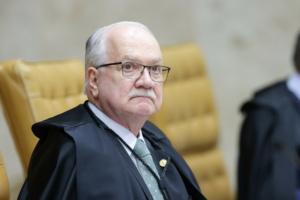 Ministro Edson Fachin durante a sessão plenária do STF.