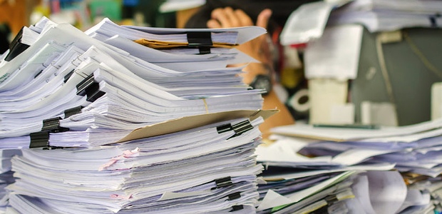 pilha de papeis, papelada, arquivos, processos, papel, papéis, ações