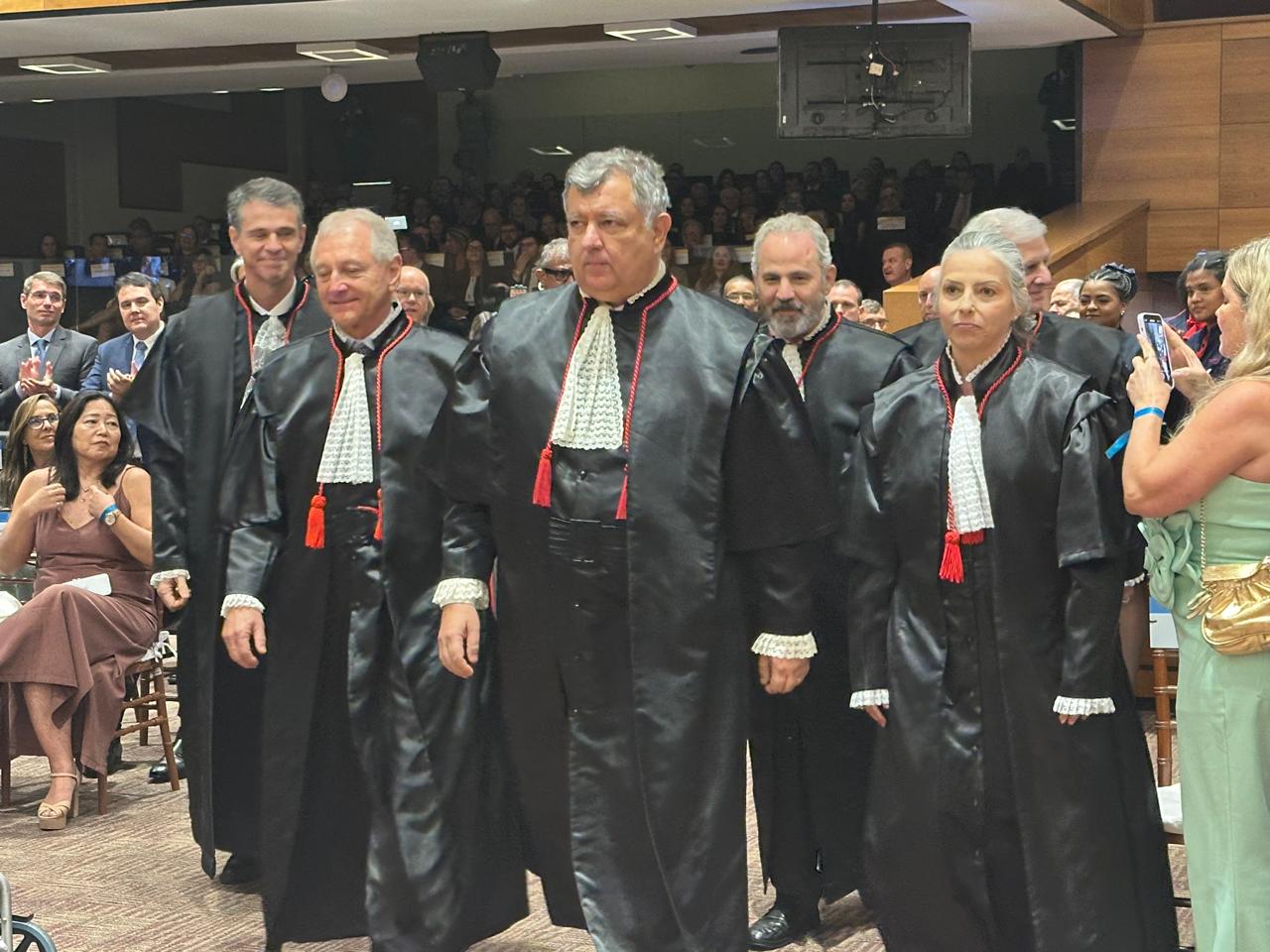 André Gustavo Corrêa de Andrade, Camilo Ruliere, Cláudio Brandão, Sergio Varella e Maria Aglaé Tedesco e Caetano Ernesto da Fonseca (atrás)