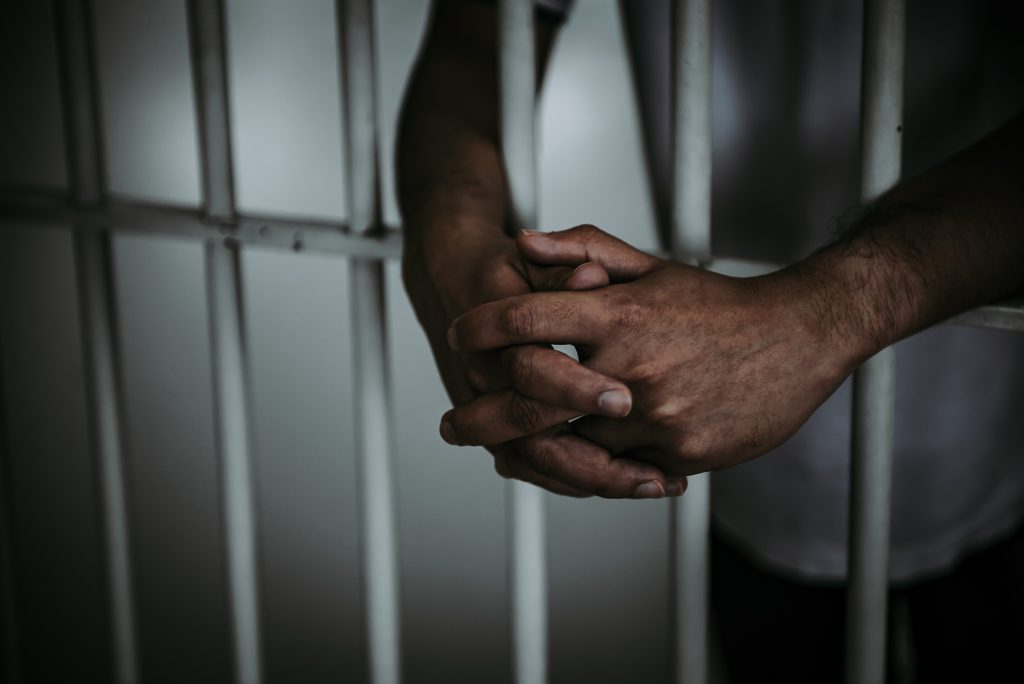 Desembargador explicou que a condição anterior de foragido não afasta o direito à autodefesa se o réu é capturado antes da sentença