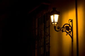 Noite, recolhimento noturno, poste, energia elétrica