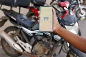 Juiz Josué Vilela Pimentel negou pedido liminar para revogar decreto municipal que veta o uso de motocicletas para o transporte individual