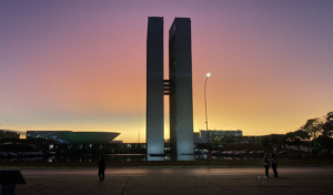 Pôr do sol na Praça dos Três Poderes