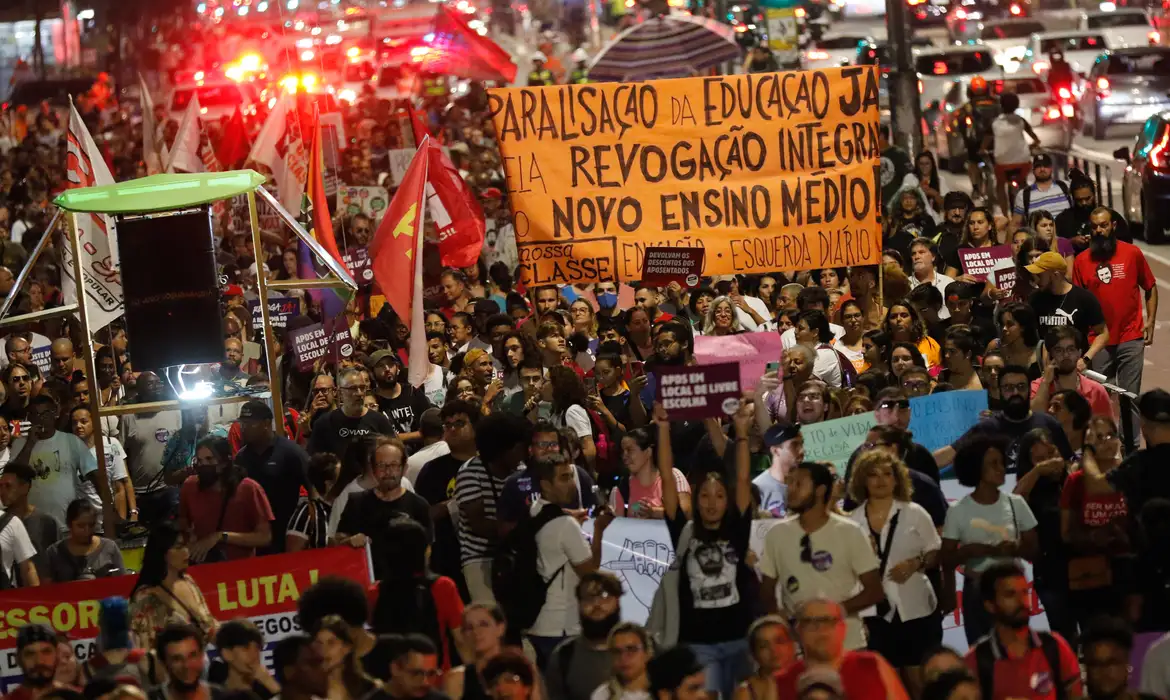 Manifestação, manifestantes, protesto, educação