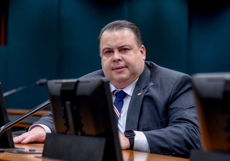O deputado federal Júlio César Ribeiro (Republicanos)  foi um dos absolvidos