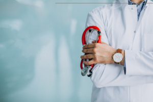TJ-GO confirmou decisão de primeira instância que condenou plano de saúde a reembolsar cirurgia robótica de paciente com câncer