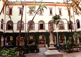 Campus Monte Alegre da PUC-SP, onde Serrano apresentou sua tese