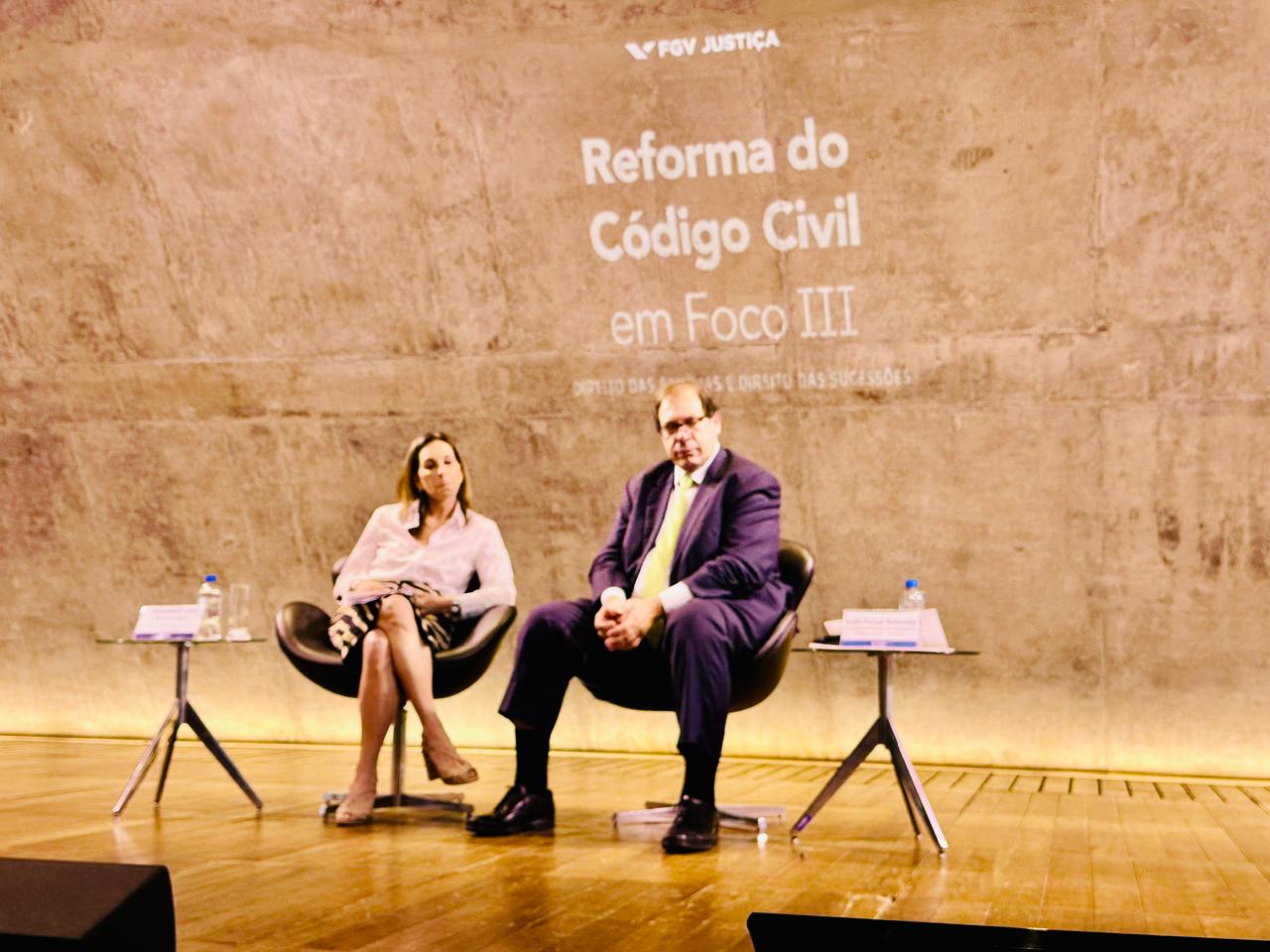 Desembargadora Jaqueline Montenegro, e o ministro Luís Felipe Salomão debatem reforma do Código Civil