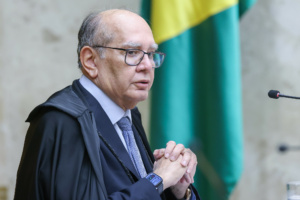 Gilmar Mendes votou para anular decisão que reconheceu vínculo entre professores e universidade
