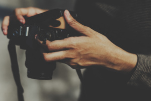 Fotógrafo não tira foto de avó em casamento, e casal será indenizado