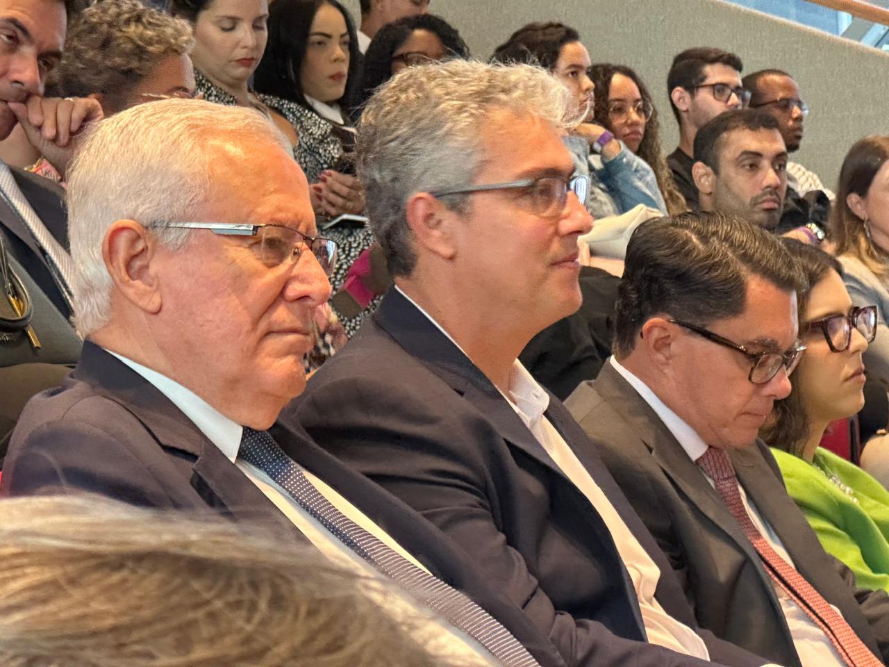 Marfan Martins Oliveira, Gustavo Schmidt e Marcus Abraham em evento promovido pela FGV-Rio