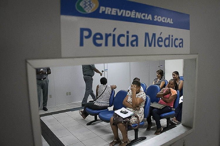 Juiz afastou a aplicação do Tema 1.174 do STJ para afastar incidência de INSS nas verbas de vale-transporte e plano de saúde
