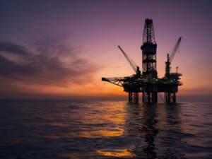 plataforma de petróleo em alto mar