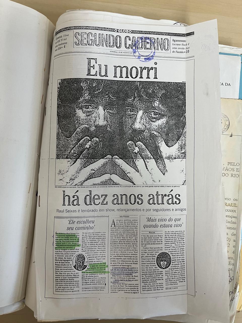 Museu exibe recortes de jornais sobre a carreira de Raul Seixas