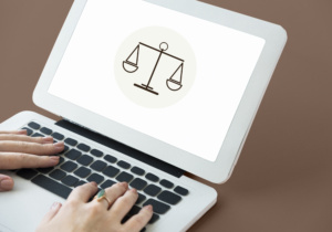 balança em tela de laptotp