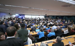 Comissão especial da Câmara aprova renegociação de precatórios