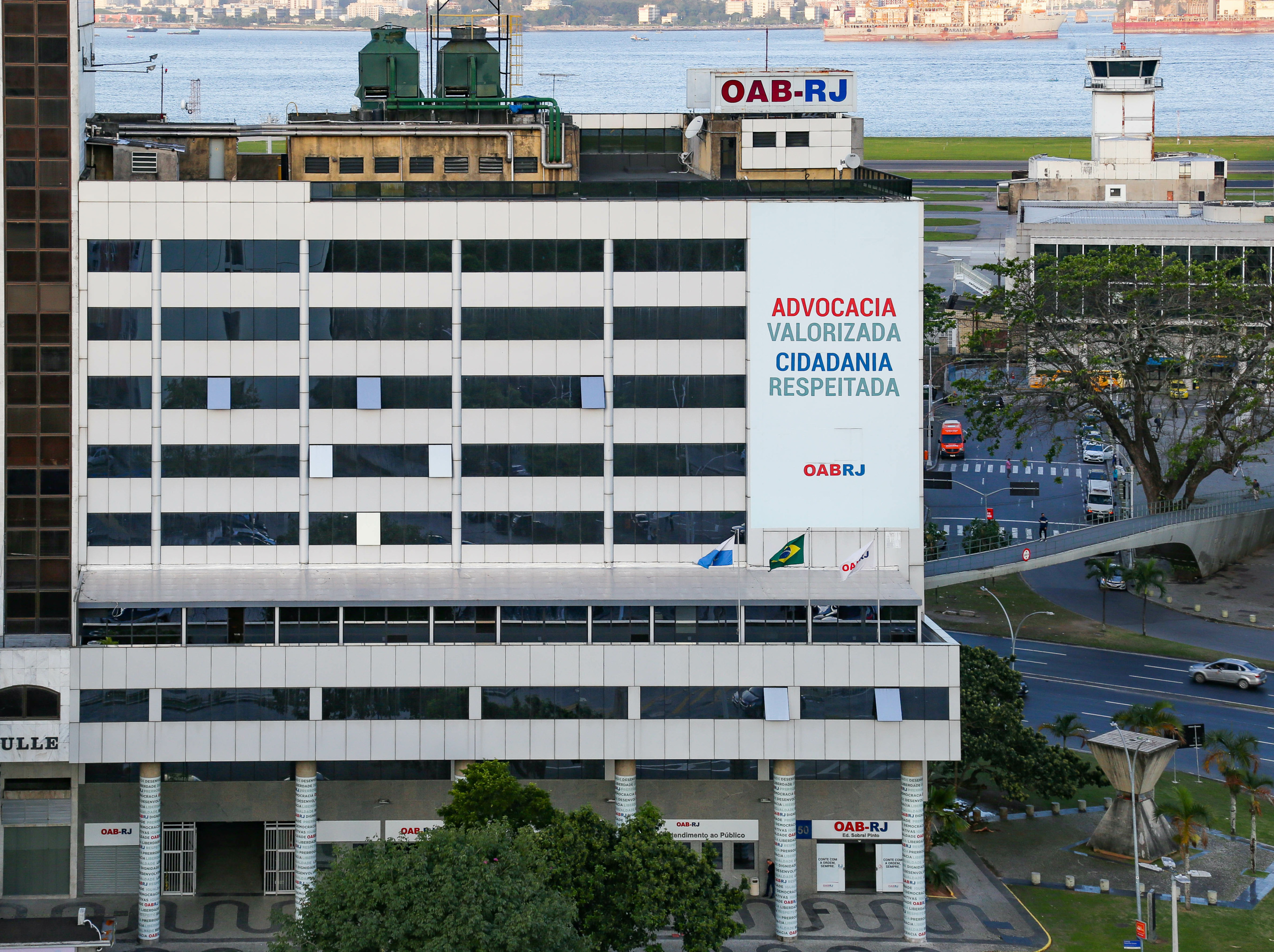 A Comissão de Assuntos Tributários da seccional fluminense da Ordem dos Advogados do Brasil  divulgou nota contra aumento do FOT no Rio