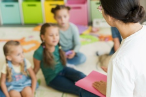 Juíza determina readaptação funcional de monitora infantil