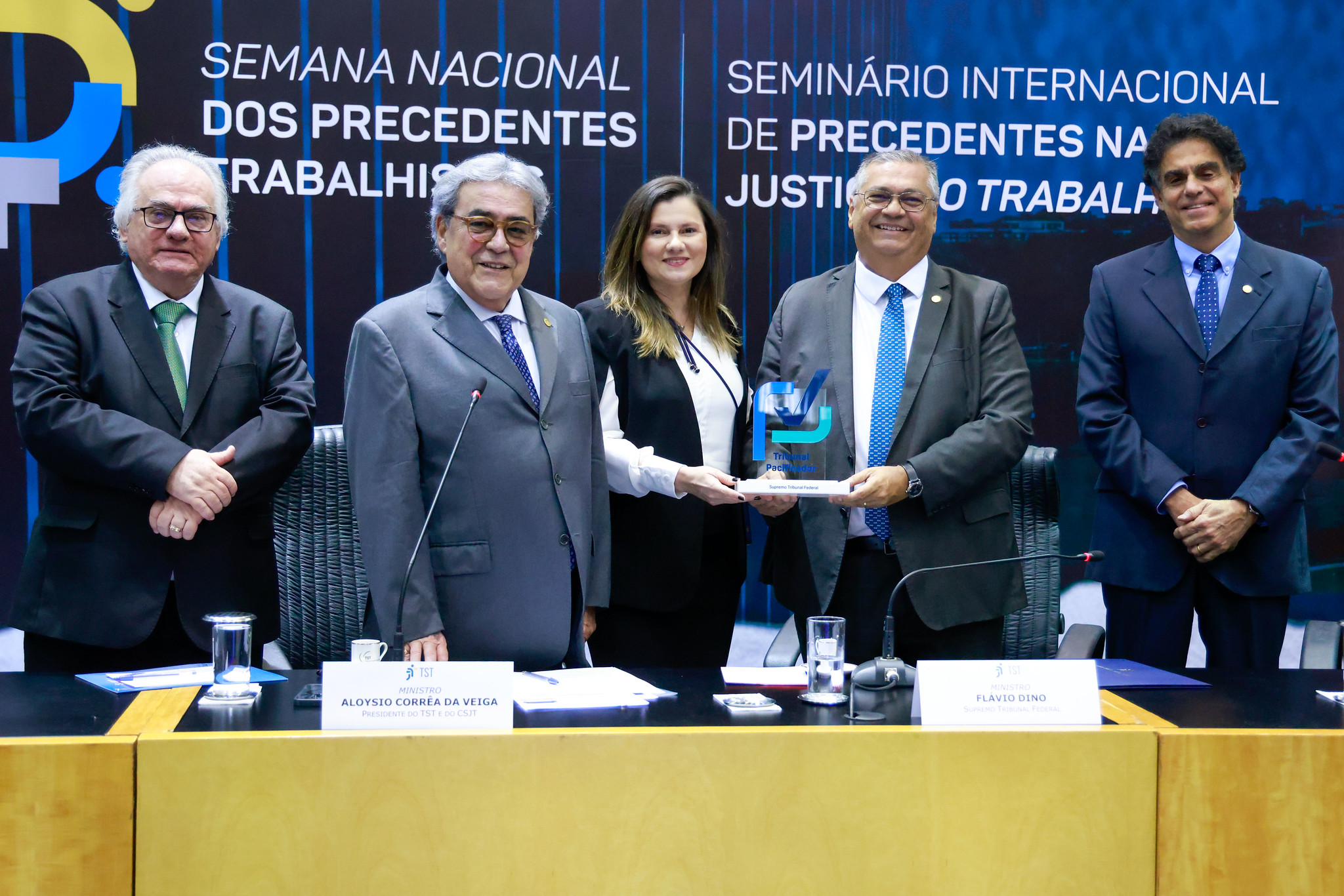 Evento reuniu ministros, magistrados, juristas e especialistas para discutir os avanços e desafios da aplicação do sistema de precedentes no Brasil e no exterior