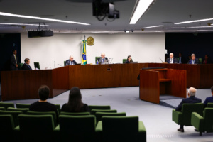 STF mantém vínculo de emprego entre pastor e Igreja Universal